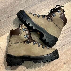 Vasque Gortex Mountaineer Boots Tan Leather Made in Italy Hiking Boots Size 7